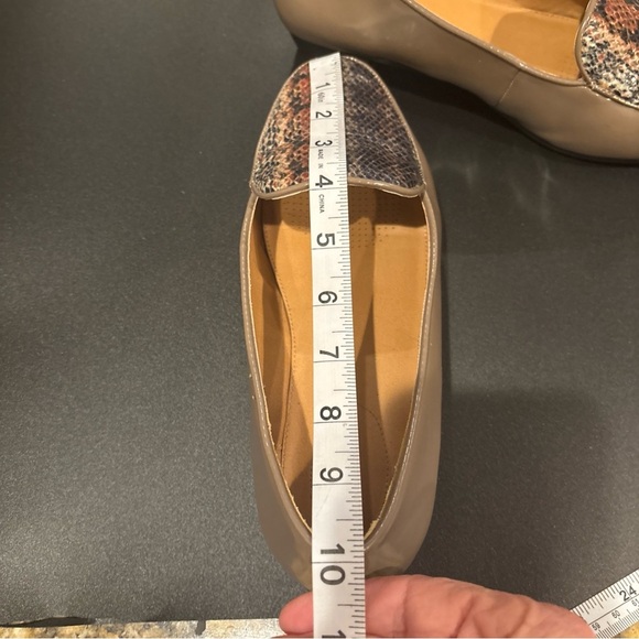 COMFORTVIEW ELENA SLIP ON WOMENS SHOES 9.5” Wide BEIGE MAN MADE PATENT MATERIAL - Picture 13 of 15